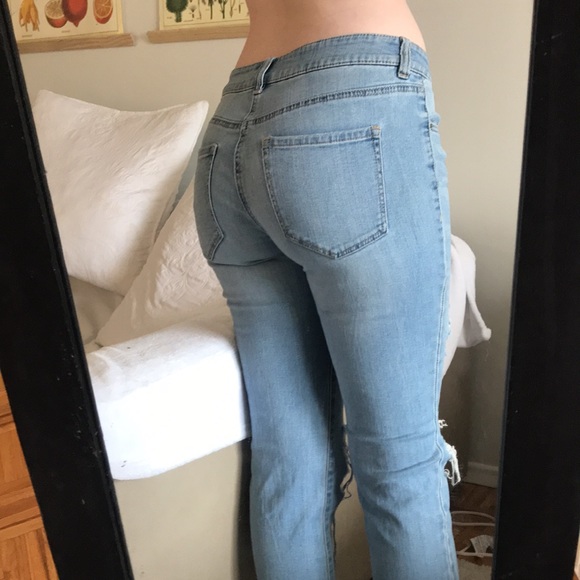 Dynamite Low Rise Light Wash Jeans - Picture 2 of 3